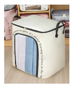 Vista detallada de bolsa grande para edredones con ventana transparente y asas