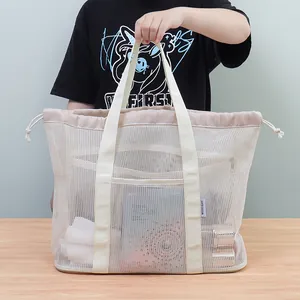 Grande borsa da spiaggia in rete beige con chiusura a coulisse per viaggi mare