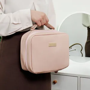 Grande trousse de maquillage rose professionnelle avec poignée et plaque dorée élégante