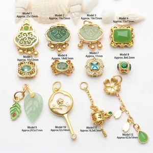 Detailansicht von 12 altgoldenen Jadeschmuckanhängern für DIY-Schmuck