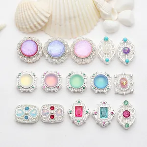 Colección detallada de cuentas plateadas con piedras de colores para joyería DIY