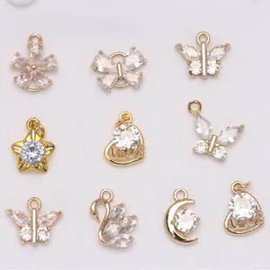 Dettaglio di ciondoli in zirconi placcati oro 14k per la creazione di gioielli fai-da-te