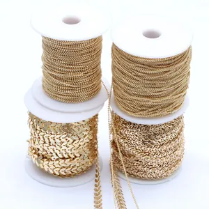 Assortimento di catene in oro 14K su rocchetti per creazione gioielli