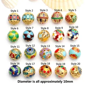 Nahaufnahme von 20 einzigartigen 10mm Emaille-Cloisonné-Perlen für DIY-Schmuck