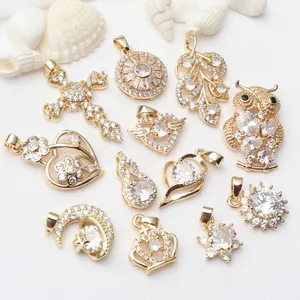 Detailansicht verschiedener 14K vergoldeter Zirkonia-Anhänger für DIY-Schmuck.