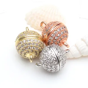 Detalle de cierres magnéticos redondos chapados en oro de 18k para joyería DIY