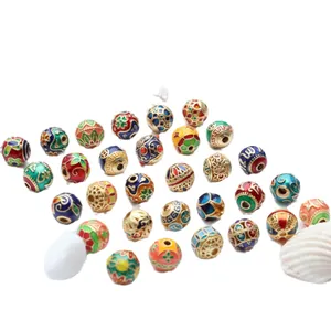 Traditionelle 8mm bunte Emaille-Hohlperlen für die DIY-Schmuck- und Armbandherstellung.