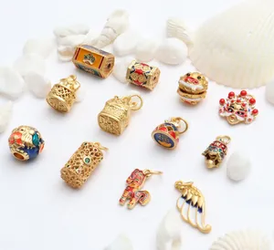Verschiedene goldene Emaille-Schmuckanhänger mit chinesischen Mustern für DIY-Armbänder