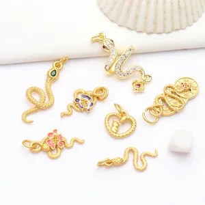 Sammlung goldener Sternzeichen Schlange Anhänger mit Zirkon und Emaille für DIY Schmuck