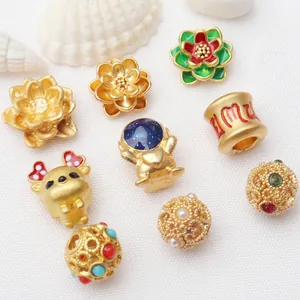 Collection de perles de style or ancien pour bijoux DIY avec motifs fleurs et astronaute