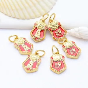 Detail van gouden cinnaber Taisui bedels voor het zelf maken van DIY-sieraden.