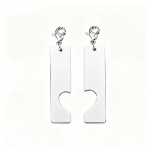 Détail de pendentifs en acier inoxydable poli miroir en forme de cœur à graver