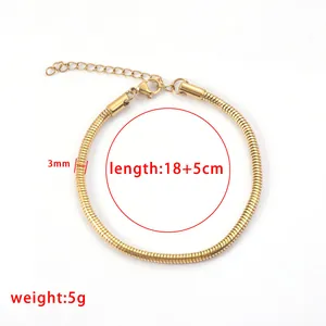 Detailansicht eines goldfarbenen 3mm Schlangenketten-Armbands aus Edelstahl mit Maßen.