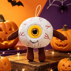 Nahaufnahme eines Halloween-Augapfel-Plüschs mit gestickten roten Adern und Beinen