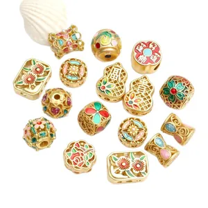 Traditionelle Cloisonné-Emaille vergoldete hohle Abstandsperlen für DIY-Schmuckherstellung