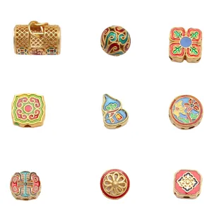 Vintage vergoldete Emailleperlen mit traditionellen chinesischen Motiven und Mustern