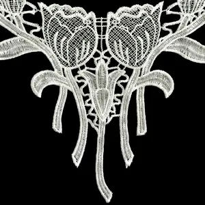 Primer plano detallado del encaje bordado de poliéster blanco con diseño floral