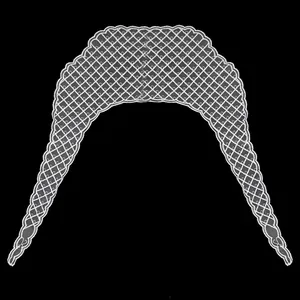 Gedetailleerd overzicht van de witte kantstructuur van de opengewerkte hoofddoek