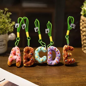 Set de llaveros de peluche con letras de donut A-E, dijes creativos de letras suaves