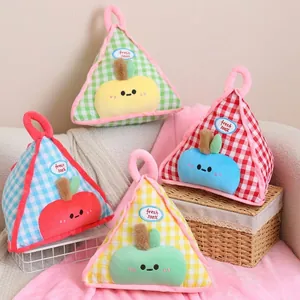 Combiné Coussin Couverture Pliable Multifonctionnel en Seersucker à Motif Grille Fruit de Dessin Animé Brodé Triangle Coussin de Voyage Pour Voiture Bureau Maison