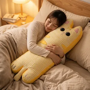 Oreiller long chat à carreaux jaunes pour dormir, traversin en peluche douce