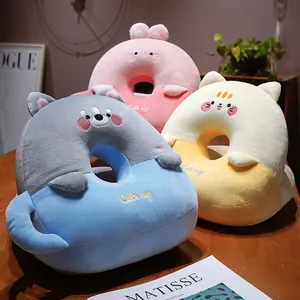 Trois mignons coussins de sieste en soie glacée en forma d'animaux pour le bureau