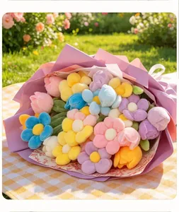 Primo piano di un bouquet di fiori di peluche colorati con morbidi tulipani e girasoli