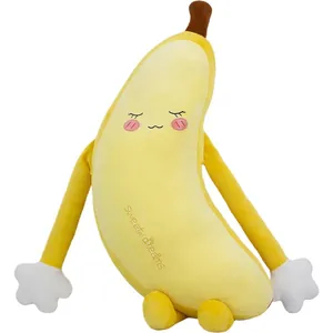 Süßes langes Bananen Plüschkissen mit Schlafgesicht und Sweet Dreams Bestickung.