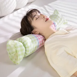 Cómoda almohada cervical cilíndrica de espuma viscoelástica con forma de caramelo y cuadros