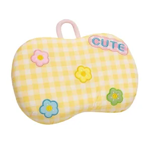 Cojín de felpa a cuadros amarillos con bordados de flores y parche decorativo CUTE suave