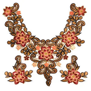 Détail du lot de 3 écussons brodés en dentelle florale pour décolleté et col élégant.