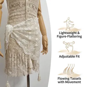 Detail van witte kanten geborduurde sarong met verstelbare knoop en kwastjes