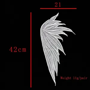 Detaillierte Maße und Gewicht des weißen Organza-Flügelaufnähers, Höhe von 42 cm