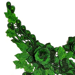 Détail de broderie de dentelle florale verte avec motif ajouré ethnique élégant.