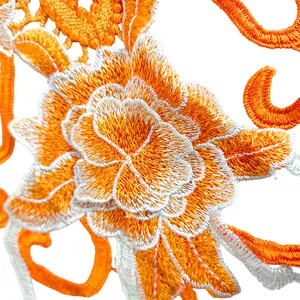 Gros plan de la broderie de dentelle florale 3D tissée en couleur pour appliqué de vêtement