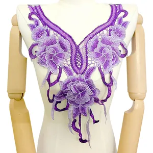 Vue détaillée de l'applique de col en dentelle florale brodée 3D violette pour vêtements