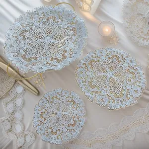 Weiße Runde Bestickte Spitze Tischset Floral Aussparung Häkeln Untersetzer Für Tisch Deko Hochzeit Fotografie Requisiten Haus Küche
