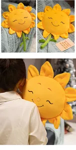 Nahaufnahme eines fröhlichen Sonnenblumen-Plüschkissens mit einem lachenden Gesicht