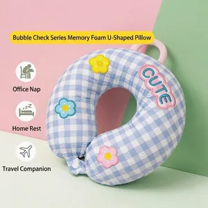 Μαξιλάρι αυχένα memory foam σχήματος U με μπλε καρό σχέδιο και χαριτωμένα λουλούδια