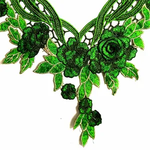 Nahaufnahme einer grünen Blumen-Stickerei-Spitzenapplikation mit feinen Fäden.
