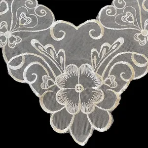 Eleganter weißer bestickter Spitzenkragen mit feinen Blumen- und Schmetterlingsmustern