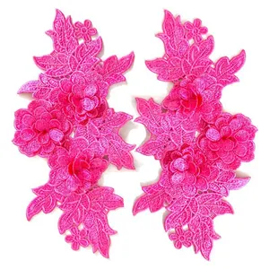 Paar lebhafte rosa 3D-bestickte florale Spitzenapplikationen zum DIY-Nähen