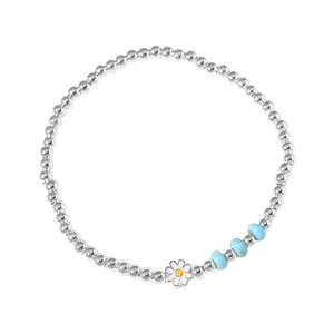 Bracelet élégant en argent 925 avec pendentif marguerite et perles de turquoise bleues.