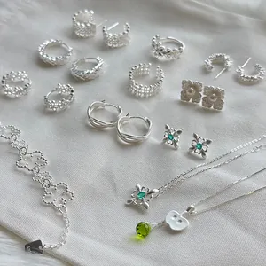 Colección de joyas de plata S925 con pendientes de encaje y pulsera de trébol floral