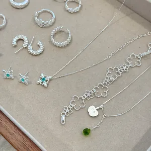 Colección de joyas de plata de ley S925 con pulseras y collares de flores de encaje fino
