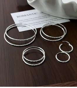 Juego de cuatro pares de pendientes de aro de plata de ley 925 con corte de diamante
