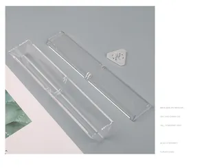 Dettaglio dell'astuccio triangolare in plastica trasparente che mostra il materiale