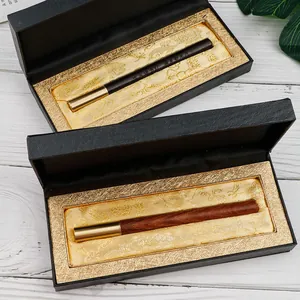 Coffret cadeau noir pour stylo avec doublure dragon dorée et stylo en bois massif