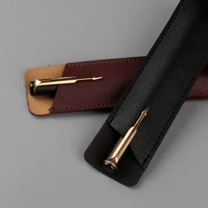 Custodie minimaliste in pelle PU per penne stilografiche in nero e bordeaux.