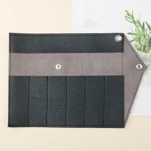 Minimalistisches schwarzes PU-Leder-Federmäppchen mit sechs Schlitzen und Druckknopfverschluss